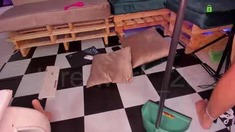 teresa  help me reach 100 like online show from February 2025 04:34:01 AM