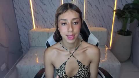 Snapshot of terry_tx chatting on October 2025 01:46:01 AM Online 800 to 1400 online show from October 2025 01:46:01 AM