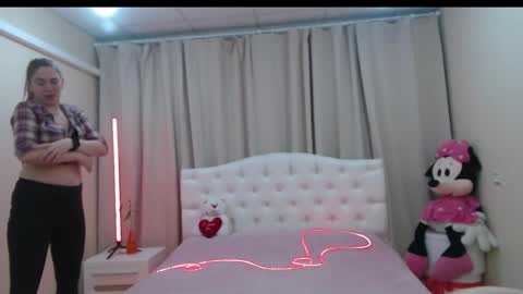 Snapshot of tessadaybreak chatting on April 2026 07:52:01 AM tessadaybreak online show from April 2026 07:52:01 AM