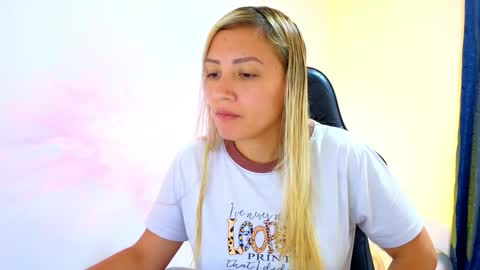 Tessy online show from November 2025 06:18:02 PM