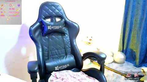 Tessy online show from December 2025 07:53:02 PM