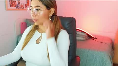 texas_curvykitten online show from April 2026 10:02:01 AM