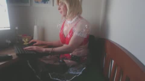 Snapshot of tgirlsub4domq chatting on September 2025 05:35:02 PM Tgirlsub4DomQ online show from September 2025 05:35:02 PM