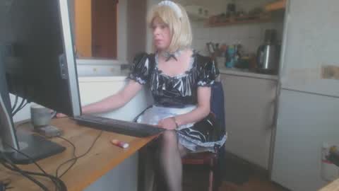 Snapshot of tgirlsub4domq chatting on November 2025 01:39:01 PM Tgirlsub4DomQ online show from November 2025 01:39:01 PM