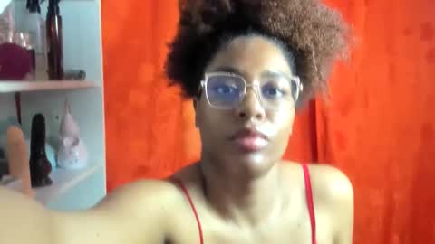 thaimy_ online show from May 2026 02:51:02 AM
