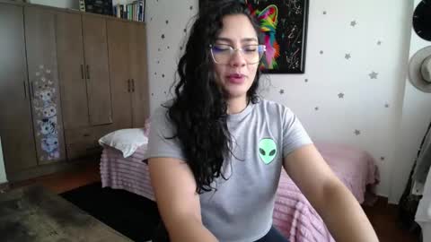 Snapshot of thaliacooper chatting on May 2026 04:47:01 PM online show from May 2026 04:47:01 PM