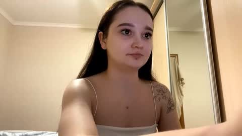 Snapshot of thaliakuchem chatting on February 2026 02:21:02 PM Yumi online show from February 2026 02:21:02 PM