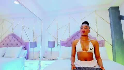 Snapshot of thamara_foxxx chatting on December 2024 04:25:01 AM Thamara Fox online show from December 2024 04:25:01 AM