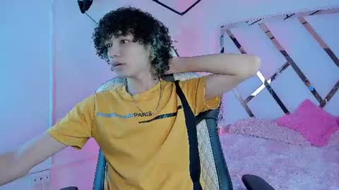 Snapshot of thanier_18 chatting on July 2026 03:33:02 AM thanier_18 online show from July 2026 03:33:02 AM