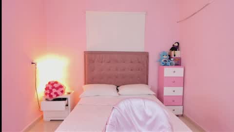 Independent model online show from December 2024 07:10:01 PM