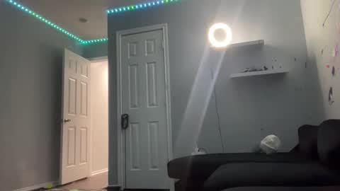 ThatDomHtx online show from November 2025 12:44:02 PM