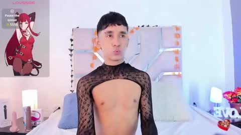 Thayler  online show from November 2025 12:39:02 PM