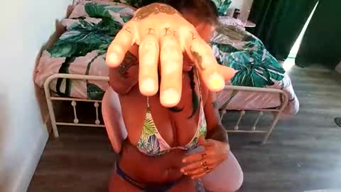 Snapshot of the_naked_siren chatting on June 2026 10:15:02 PM lina luna online show from June 2026 10:15:02 PM