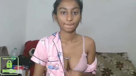 Snapshot of the_right_girl chatting on January 2025 05:11:01 AM Suzan Sexy online show from January 2025 05:11:01 AM