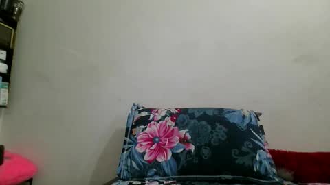 Snapshot of the_right_girl chatting on October 2025 05:41:02 AM Suzan Sexy online show from October 2025 05:41:02 AM