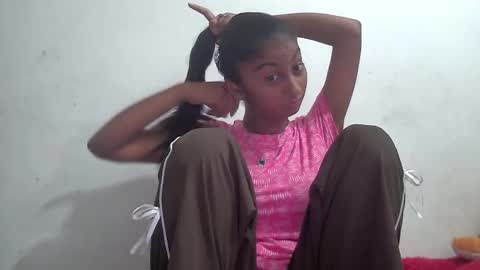 Snapshot of the_right_girl chatting on February 2026 04:20:01 AM Suzan Sexy online show from February 2026 04:20:01 AM