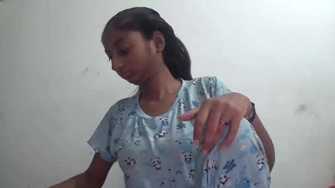 Snapshot of the_right_girl chatting on March 2026 05:53:01 AM Suzan Sexy online show from March 2026 05:53:01 AM