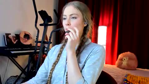 Ally    STREAMING ON TWITCH NOW Check my Twitter for updates online show from September 2025 09:16:01 PM