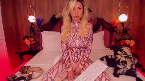 Snapshot of thebaewatch chatting on November 2025 04:36:01 AM BaeWatch online show from November 2025 04:36:01 AM