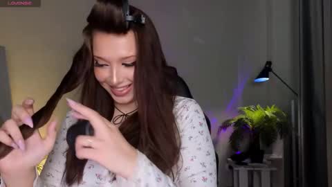 Snapshot of thebbylu chatting on September 2025 11:58:01 AM Lucy online show from September 2025 11:58:01 AM
