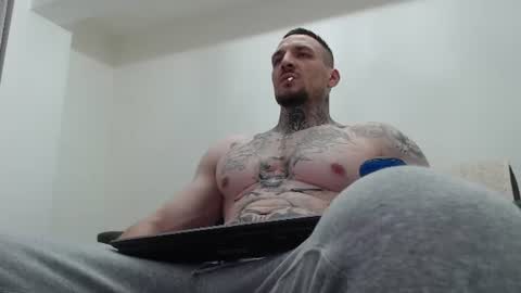 Snapshot of thebestmuscles chatting on June 2026 08:32:02 PM John online show from June 2026 08:32:02 PM
