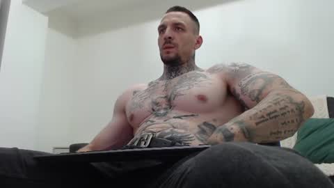 Snapshot of thebestmuscles chatting on July 2026 06:36:01 PM John online show from July 2026 06:36:01 PM