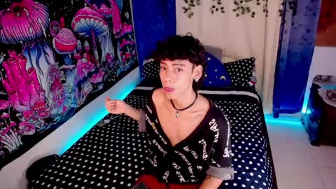Snapshot of thedoll_ethan chatting on April 2026 04:01:01 AM ethan online show from April 2026 04:01:01 AM