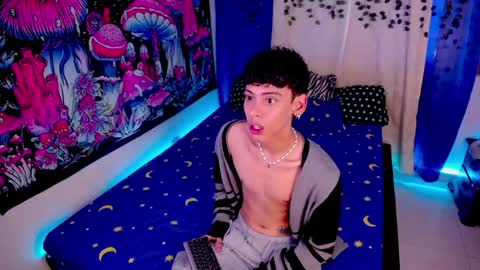 Snapshot of thedoll_ethan chatting on May 2026 07:08:01 PM ethan online show from May 2026 07:08:01 PM