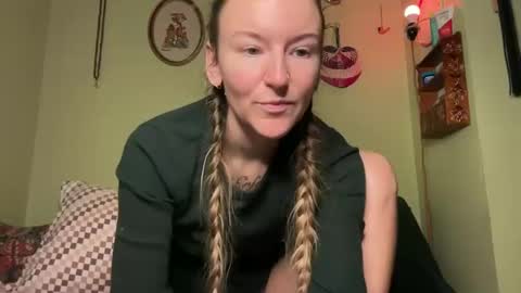 Snapshot of thefoxglovefairy chatting on November 2025 09:31:02 PM Fae online show from November 2025 09:31:02 PM