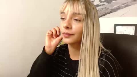 Peyton online show from November 2025 04:11:02 AM