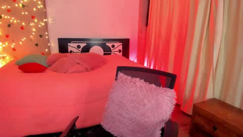 Snapshot of thegoldenbitch chatting on March 2025 03:08:01 AM Goldie online show from March 2025 03:08:01 AM