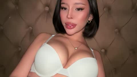 Elle  dont forget to folloW me and thumbs up online show from March 2026 01:43:02 AM