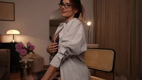 Nadia online show from June 2026 07:15:02 PM