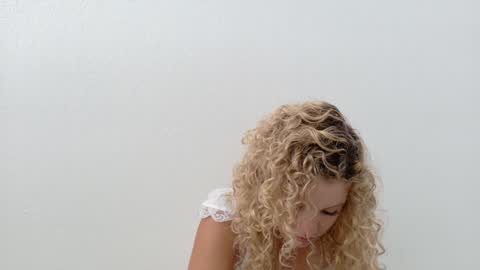 Snapshot of theislandgirl chatting on May 2026 02:25:01 PM Lily Marie online show from May 2026 02:25:01 PM