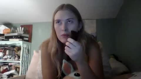 Little Bambii online show from November 2025 09:08:01 PM