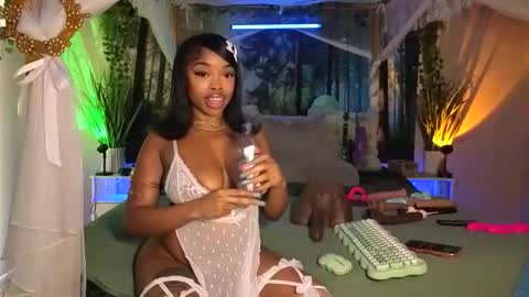 Snapshot of thelovelybrown chatting on January 2026 07:19:01 PM thelovelybrown online show from January 2026 07:19:01 PM