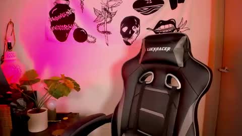 themelrose online show from November 2025 08:09:01 PM