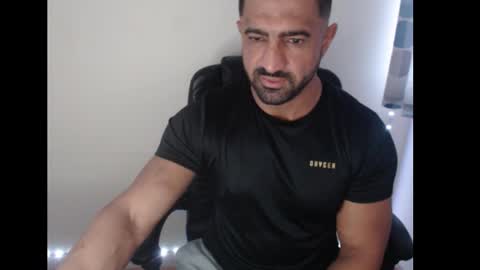Snapshot of themusclefactory chatting on November 2025 04:09:01 PM TheMuscleFactory online show from November 2025 04:09:01 PM