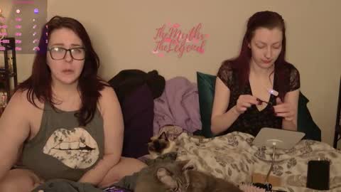 Snapshot of themythxthelegend chatting on January 2026 06:17:01 AM Sav and Bri online show from January 2026 06:17:01 AM