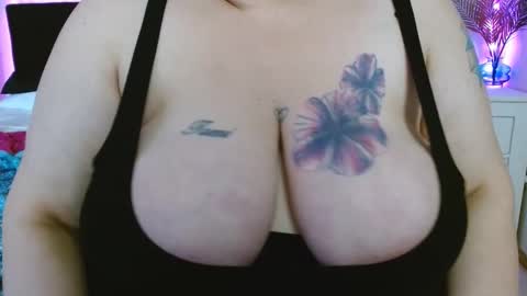 Snapshot of thenaughty1baby_2 chatting on January 2025 09:08:01 PM im on randomly so follow to know when im online online show from January 2025 09:08:01 PM