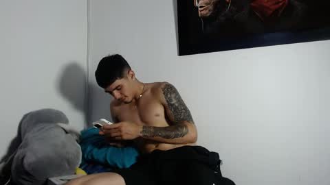 Snapshot of theo_levis chatting on April 2026 08:28:02 PM theo_levis online show from April 2026 08:28:02 PM