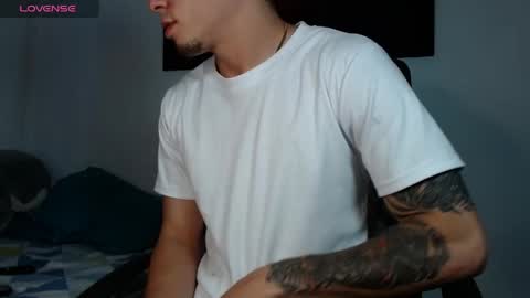 Snapshot of theo_levis chatting on April 2026 09:06:02 PM theo_levis online show from April 2026 09:06:02 PM