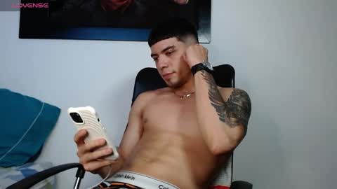 Snapshot of theo_levis chatting on April 2026 09:17:02 PM theo_levis online show from April 2026 09:17:02 PM
