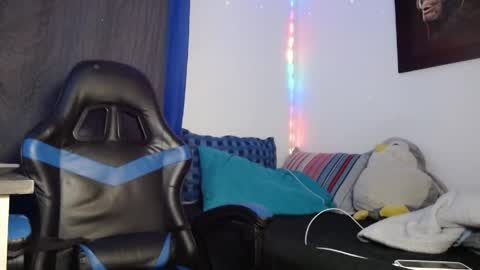 Snapshot of theo_levis chatting on April 2026 06:00:02 AM theo_levis online show from April 2026 06:00:02 AM