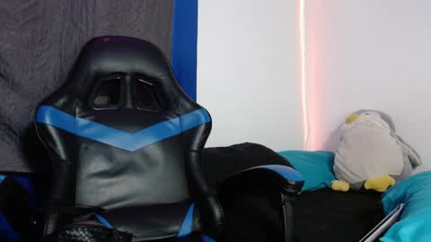 Snapshot of theo_levis chatting on May 2026 06:45:01 PM theo_levis online show from May 2026 06:45:01 PM