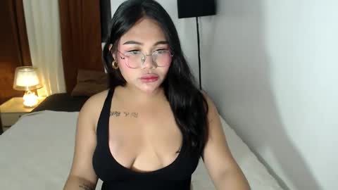 Snapshot of theonly_chin chatting on April 2026 01:54:01 AM FRANCINE online show from April 2026 01:54:01 AM