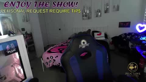 Snapshot of thepluglove chatting on December 2025 06:37:02 PM The Plug Love Friends online show from December 2025 06:37:02 PM
