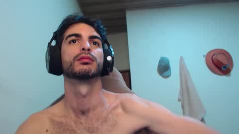 Santiago Enrique online show from November 2025 05:51:01 AM