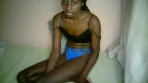 Snapshot of therry_heart chatting on September 2025 02:43:01 PM hearty online show from September 2025 02:43:01 PM
