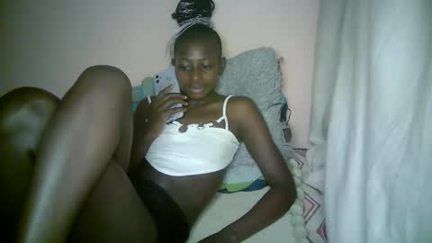 Snapshot of therry_heart chatting on September 2025 07:08:01 PM hearty online show from September 2025 07:08:01 PM